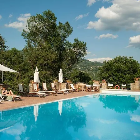 Sleeps 2 Pool Air Con Wifi דירה *