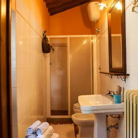 Sleeps 2 Pool Air Con Wifi דירה