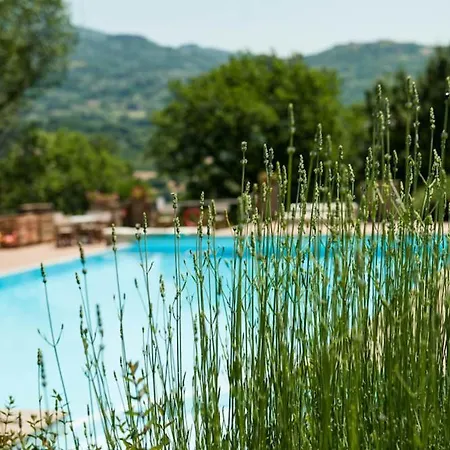 Sleeps 2 Pool Air Con Wifi